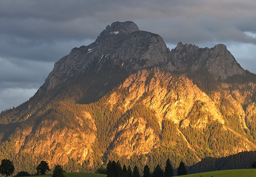 Allgäuer Alpen mit Säuling und Schloss Neuschwanstein